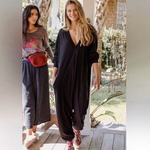 NATURAL LIFE Johnnie Black Jumpsuit